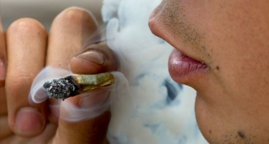 chicos_fumando_marihuana.jpg_274898881-680x365