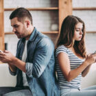 “Trucos para personas tóxicas”: por qué se viralizan los vídeos para controlar a tu pareja