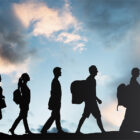 Migrar y perder referencias: identidad, trabajo y nostalgia en la experiencia migrante